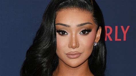 Transgender beauty influencer Nikita Dragun temporarily held in。